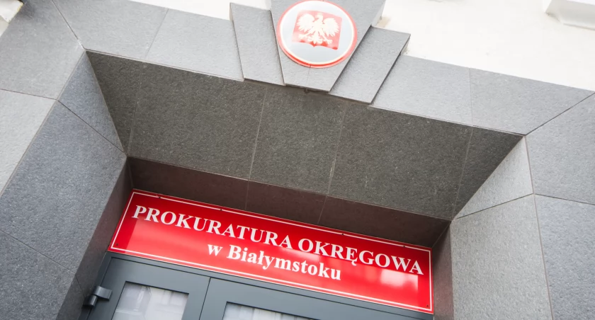 Zdjęcie wejścia do budynku Prokuratury Okręgowej w Białymstoku/ DDB