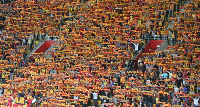 Zdjęcie kibiców na stadionie miejskim w Białymstoku/ WS