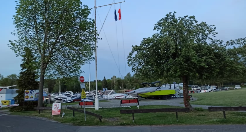 Zdjęcie żaglówek nad zalewem/ DDB