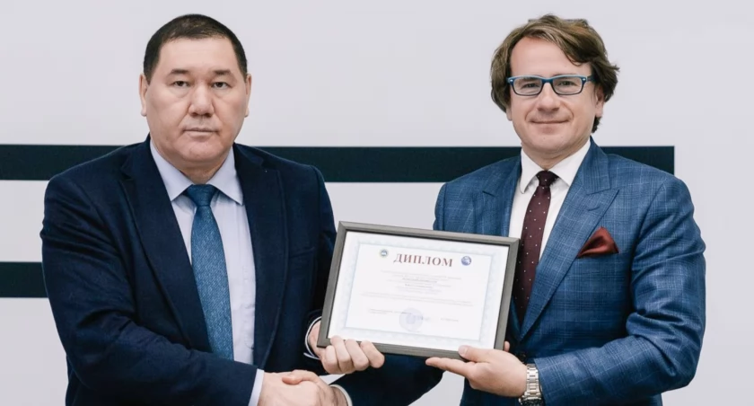 Wręczenie tytułu - prof. Śleszyński z prawej / Foto: arch. pryw.