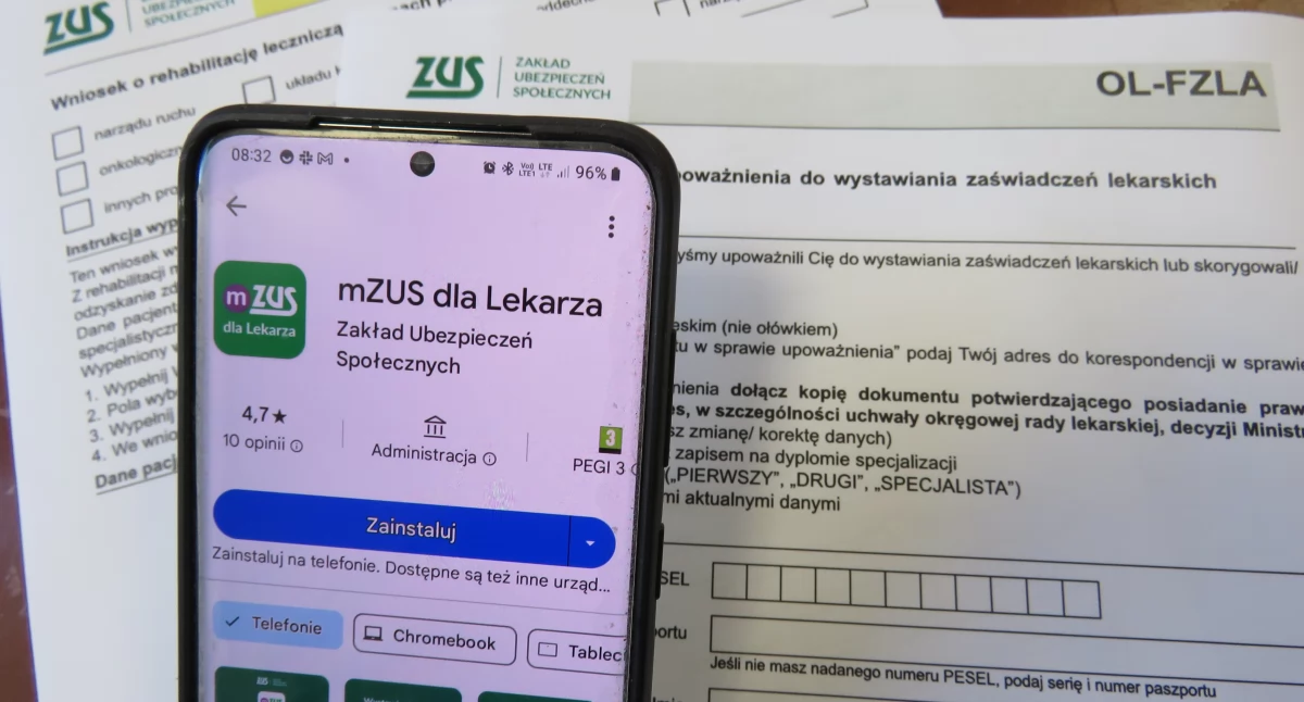 Zdjęcie dokumentów i smartfona z aplikacją