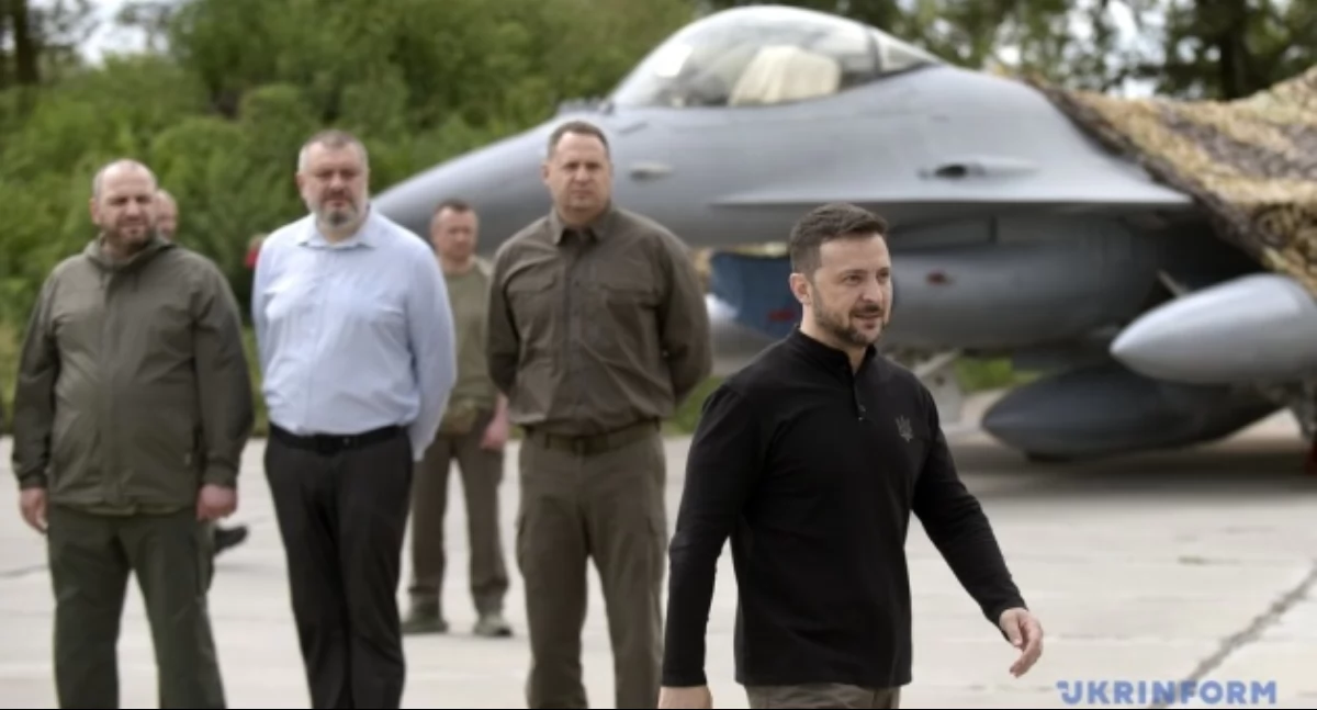 Zdjęcie Wołodymyra Zełeńskiego z ukraińskimi ministrami/ Twitter.com Ukrinform