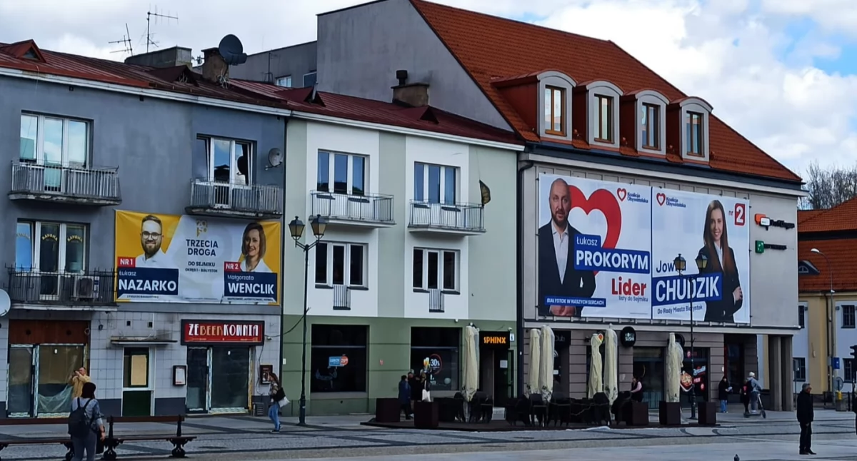Zdjęcie bannerów wyborczych na Rynku Kościuszki/ DDB