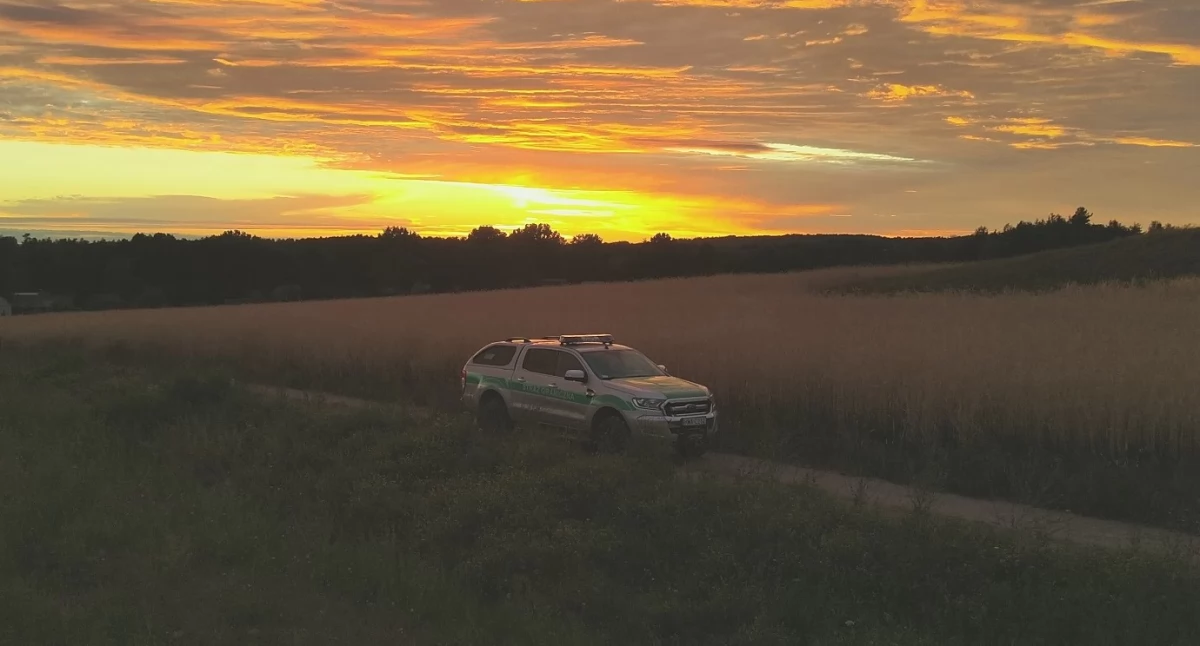 Zdjęcie pojazdu Straży Granicznej pod granicą z Białorusią/ Twitter.com Straż Graniczna