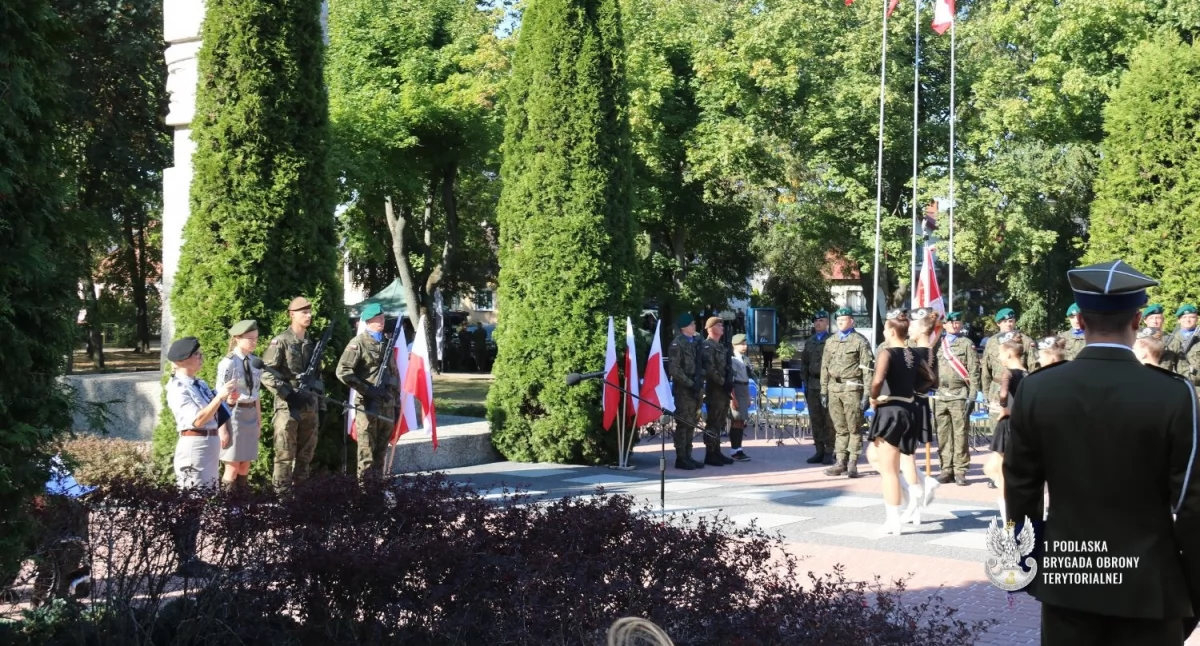 Zdjęcie z uroczystości / 1. PBOT