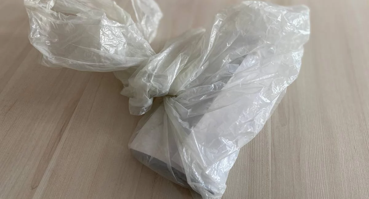Torba ze znalezionymi pieniędzmi / Fot. KPP w kolnie