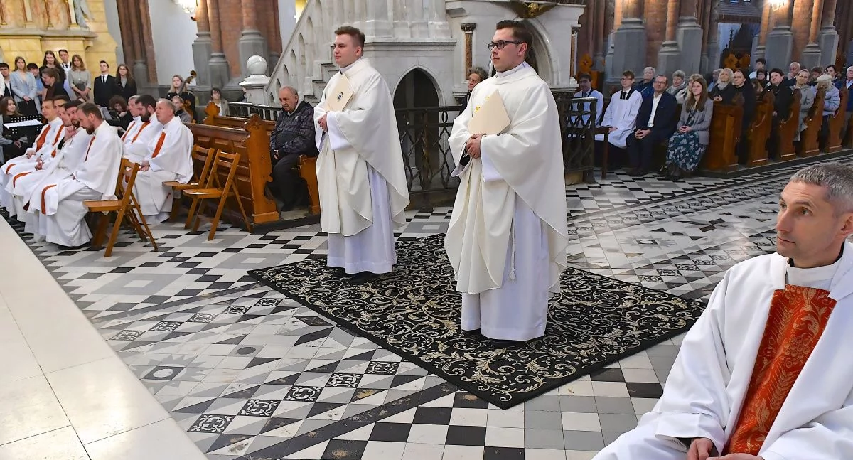 Fot. archibial.pl / Nowi księża pochodzą z Moniek i Sokółka