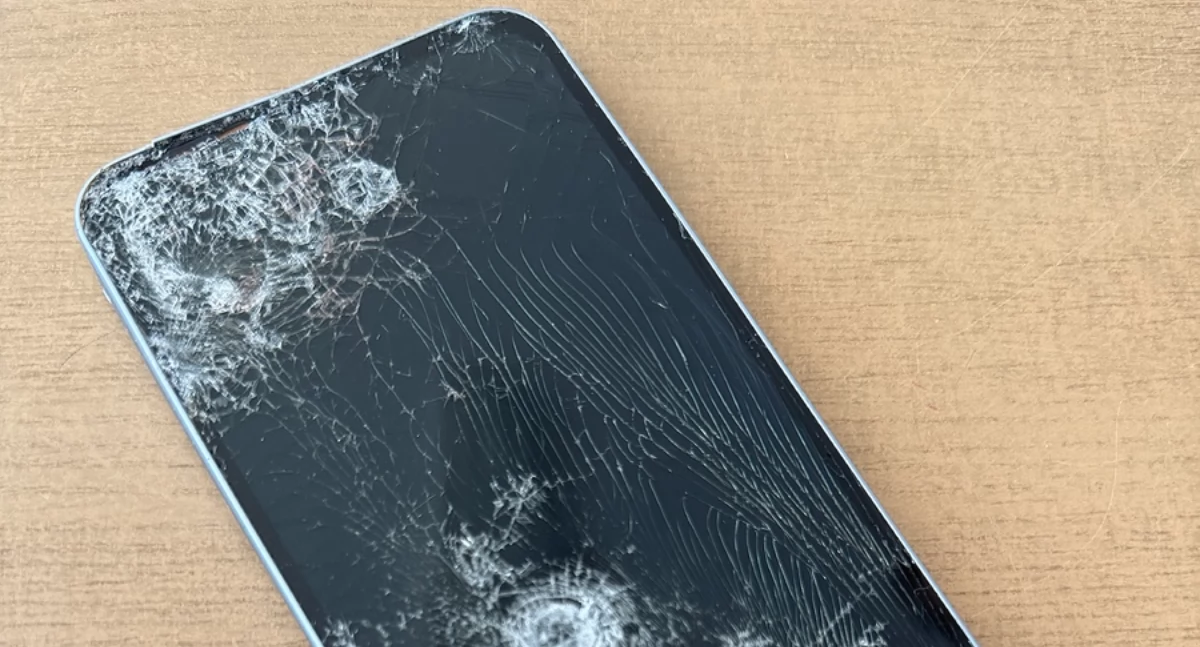 Zdjęcie zniszczonego telefonu / Fot. KPP w Augustowie