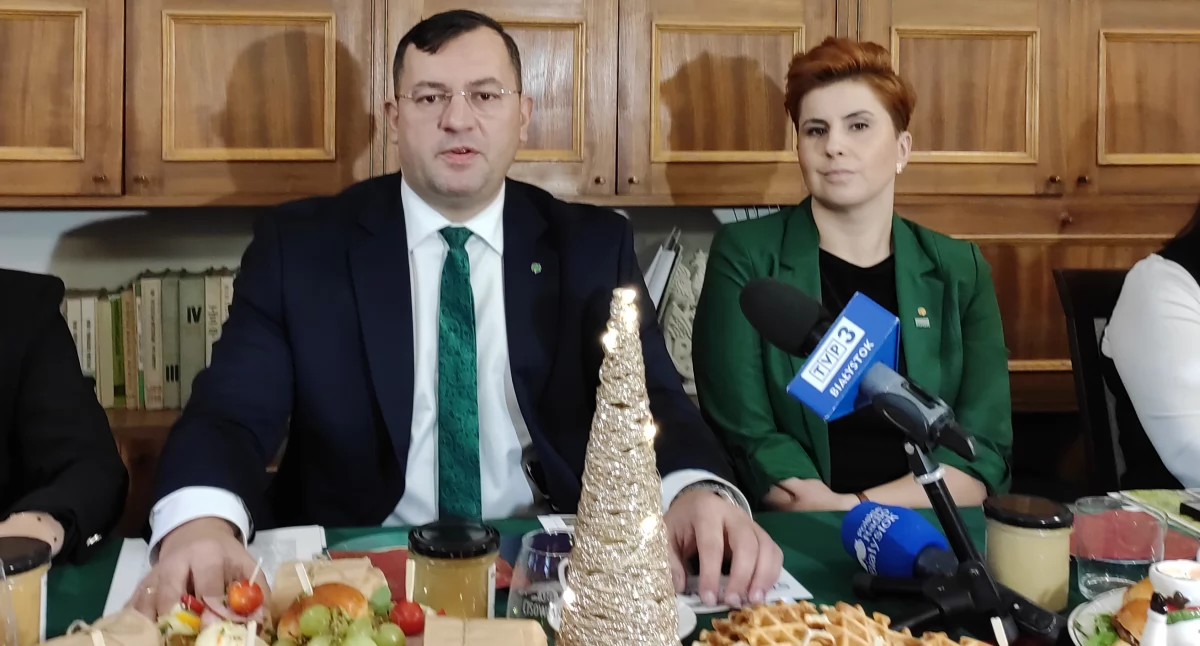 Stefan Krajewski podczas spotkania z dziennikarzami w grudniu 2024 r. Z prawej: Agnieszka Zawistowska / Fot. Piotr Walczak
