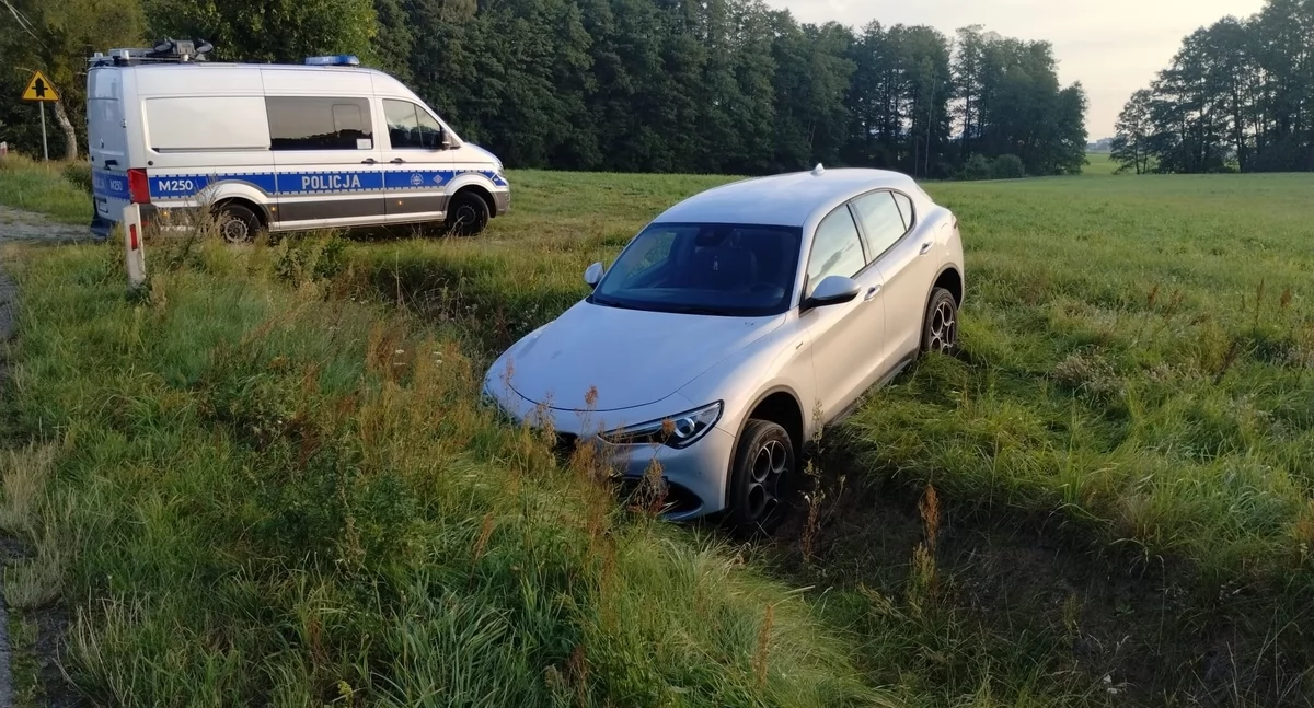 Samochód w rowie / Fot. KPP w Augustowie