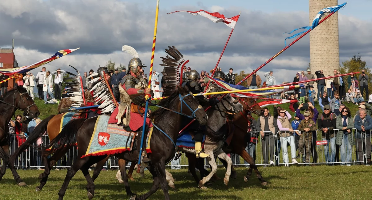 Szarża husarii na Łotwie: wielka rekonstrukcja bitwy pod Kircholmem [ZDJĘCIA]
