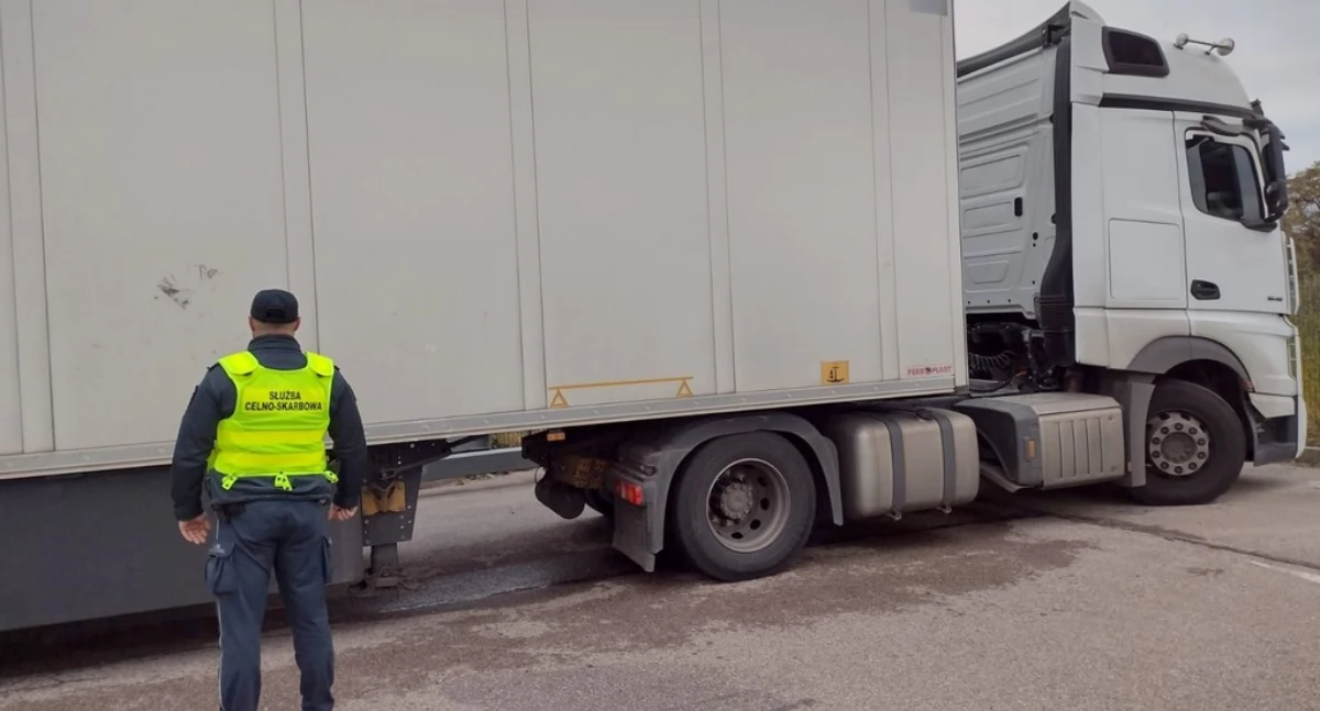 Sukces KAS w Budzisku: odzyskano naczepę chłodniczą skradzioną w Finlandii