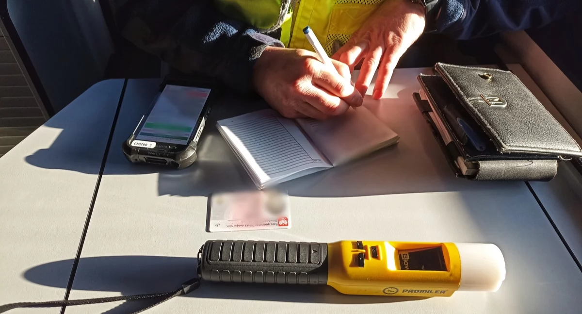 Dramat: idiotyczne tłumaczenie o jednym piwie. 63-latek ledwo wysiadł z auta, choćby nie był w stanie dmuchać