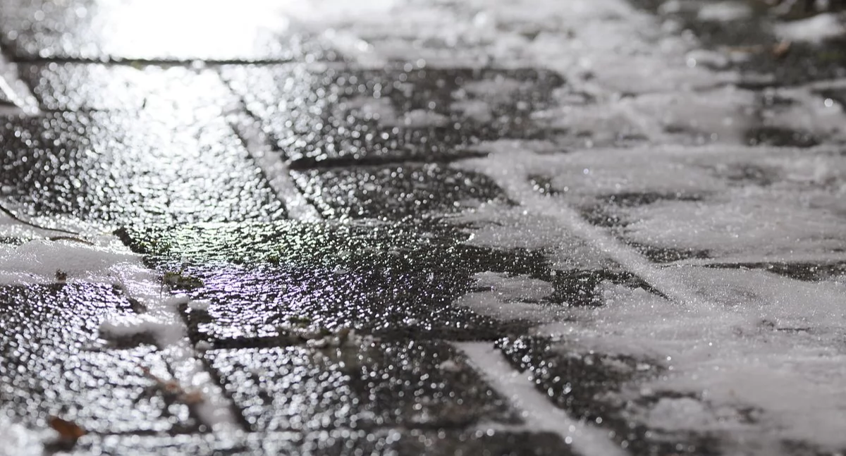 Uwaga gołoledź! Marznące opady zagrażają w podlaskim