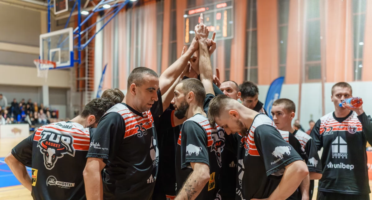 2 liga koszykówki: Zwycięstwa Młodych Żubrów i Tura