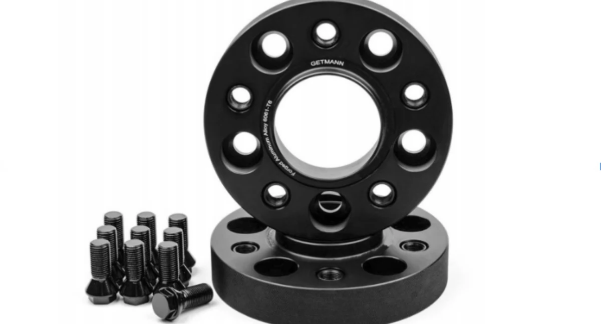 Dystanse jako jeden z najskuteczniejszych sposobów na bezpieczne poszerzenie auta