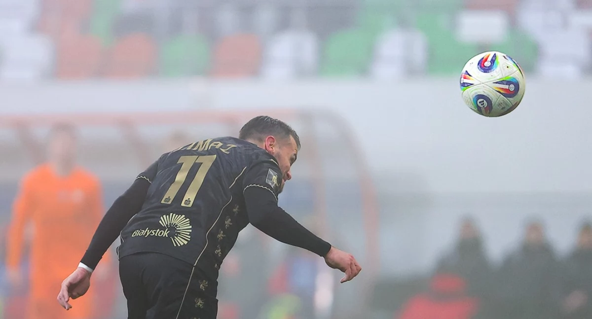 Jagiellonia remisuje w Lubinie: sennie, mgliście i bez bramek.