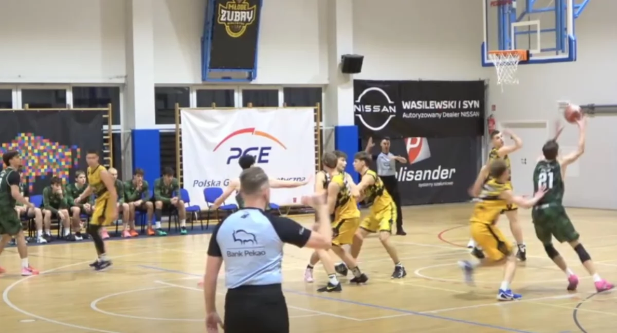 2 liga koszykówki: Tur z trudem zgasił Znicz, Żubry nie dały rady AWF (WIDEO)