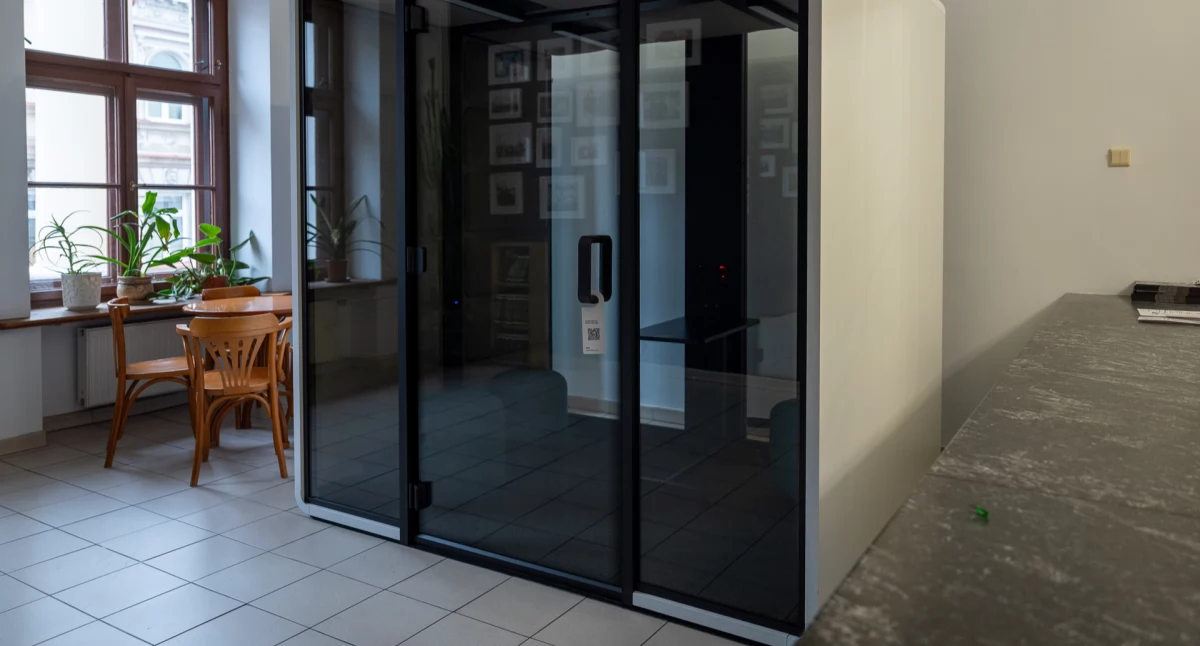 Budki i fotele / Fot. UwB