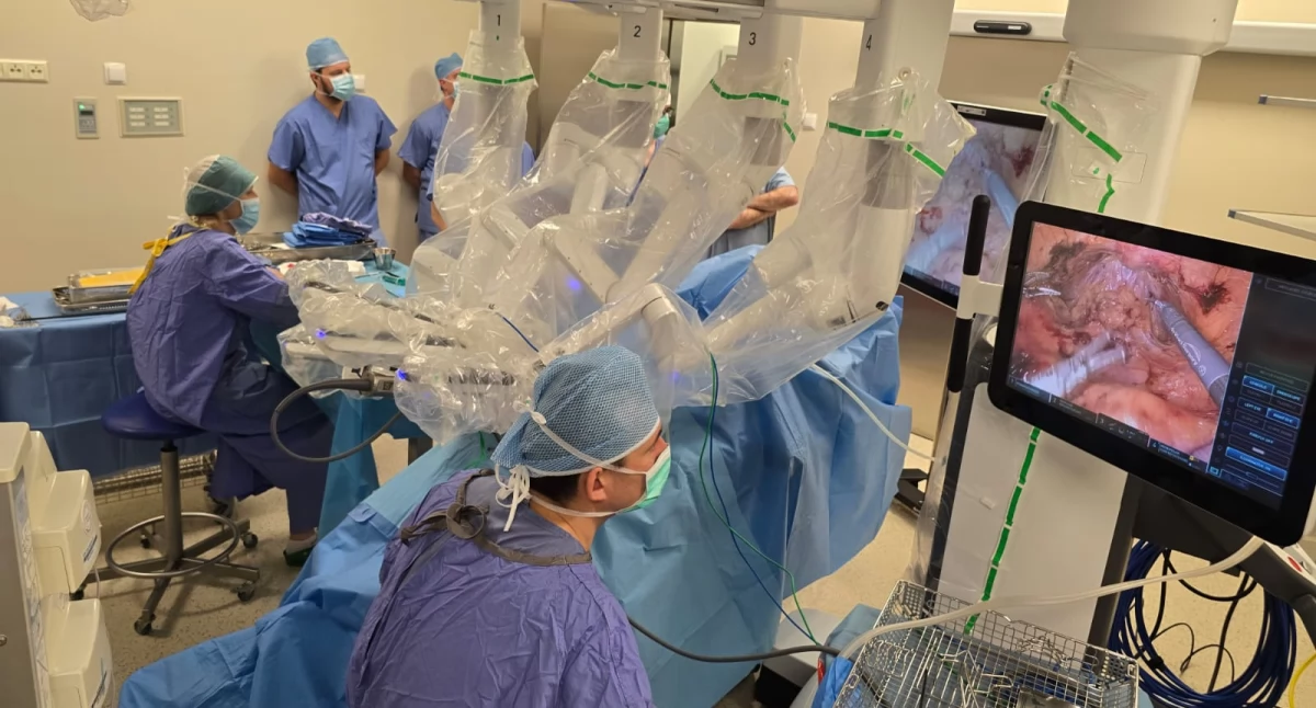 Operacja z użyciem robota / Fot. USK
