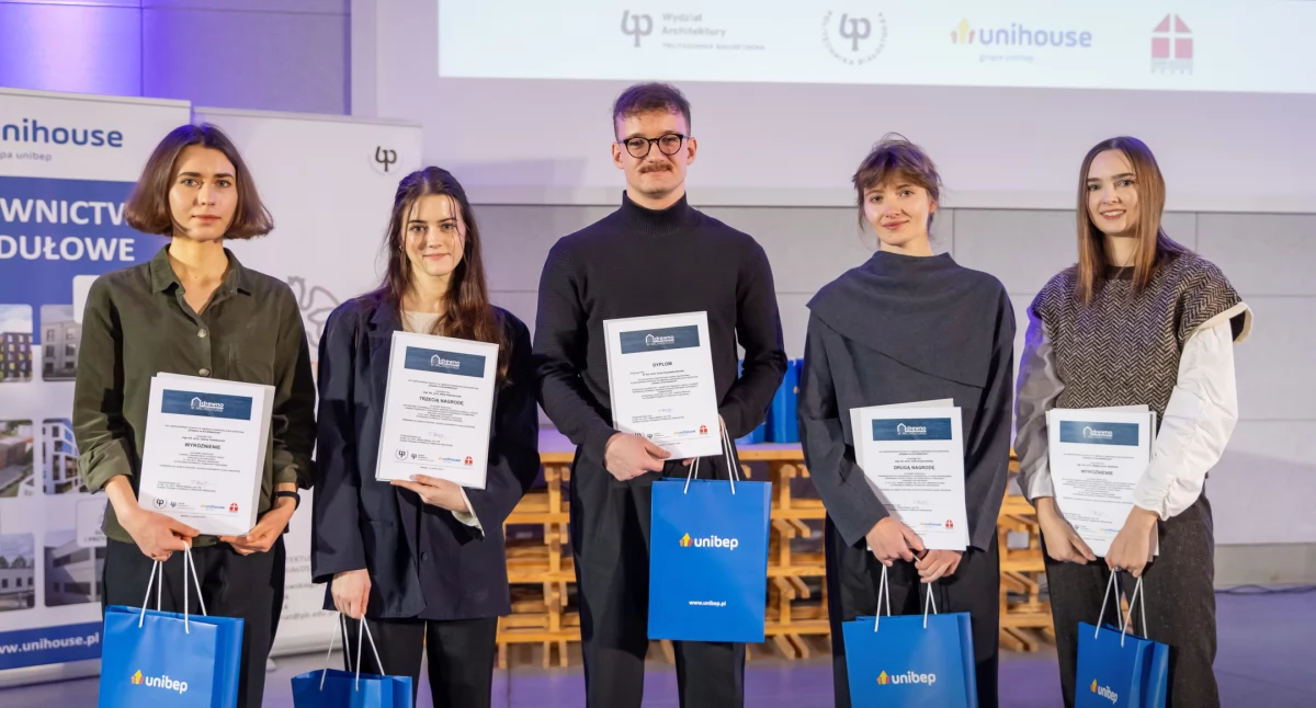 Laureat i laureatki konkursu / Fot. Dariusz Piekut/PB