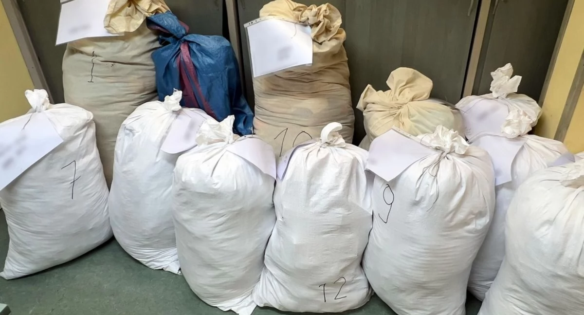 Worki z zabezpieczonym towarem / Fot. KAS