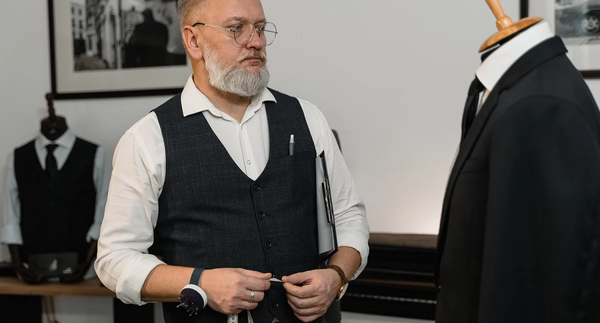 Artykuł Sponsorowany, Garnitur szyty miarę klucz profesjonalnego wizerunku pracy - zdjęcie, fotografia