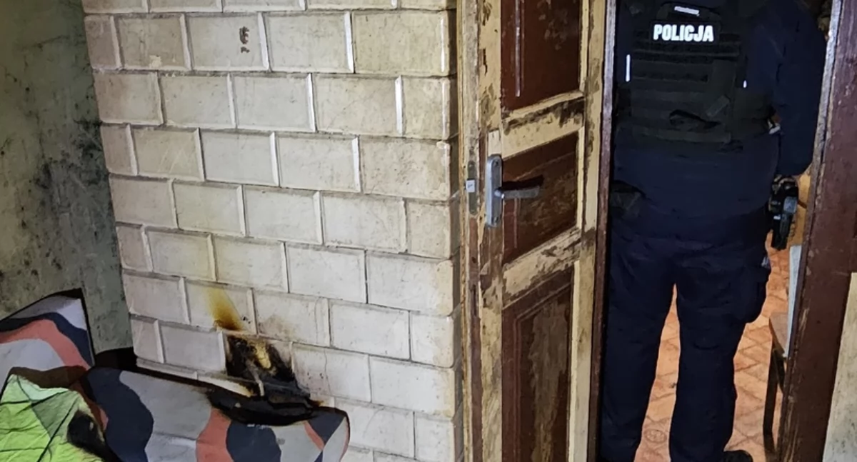 Na sygnale 24, Policjanci Hajnówki uratowali latka przed pożarem - zdjęcie, fotografia