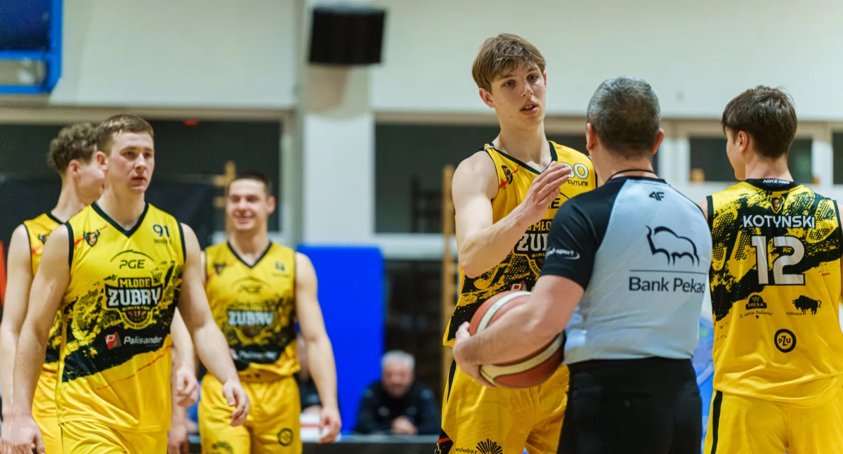 Koszykówka , Koszykarski weekend prawdy Młode Żubry ligowy prymat tabeli - zdjęcie, fotografia