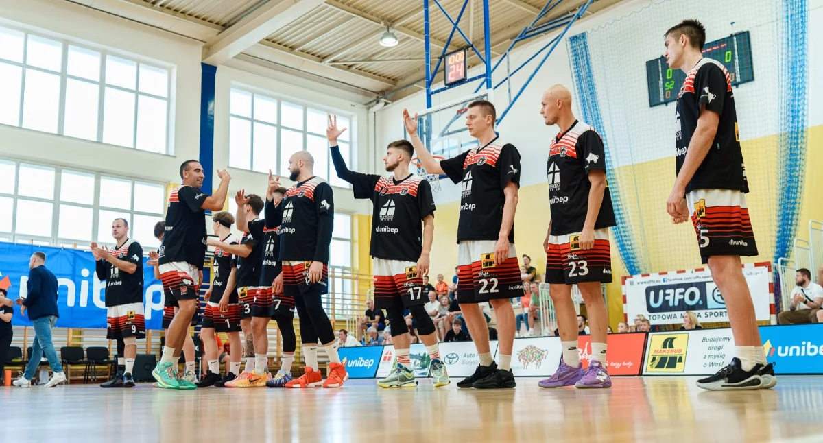 Koszykówka , rundzie zasadniczej Młodych Żubrów - zdjęcie, fotografia