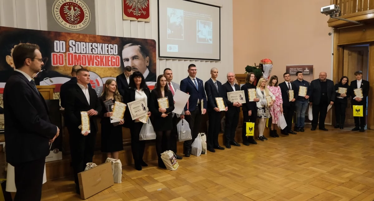 Edukacja, Patriotyzm granic Białystok gościł laureatów konkursu Romanie Dmowskim - zdjęcie, fotografia