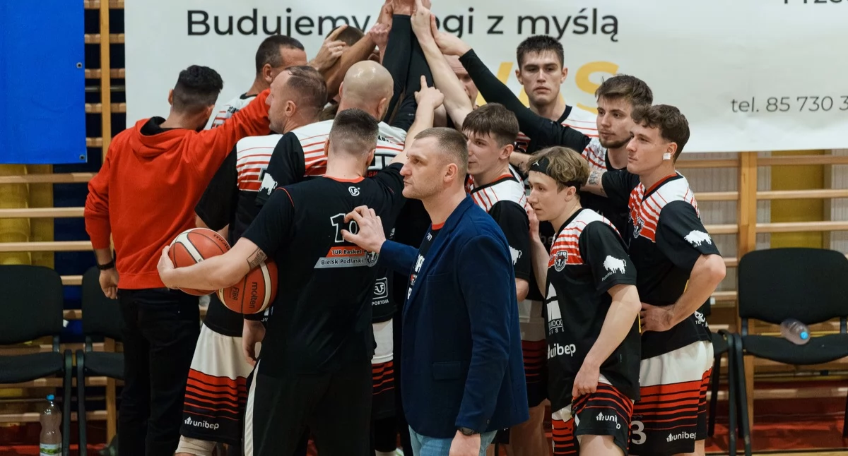 Koszykówka , Basket walczy honor Odrobienie strat prawie misja niemożliwa  - zdjęcie, fotografia