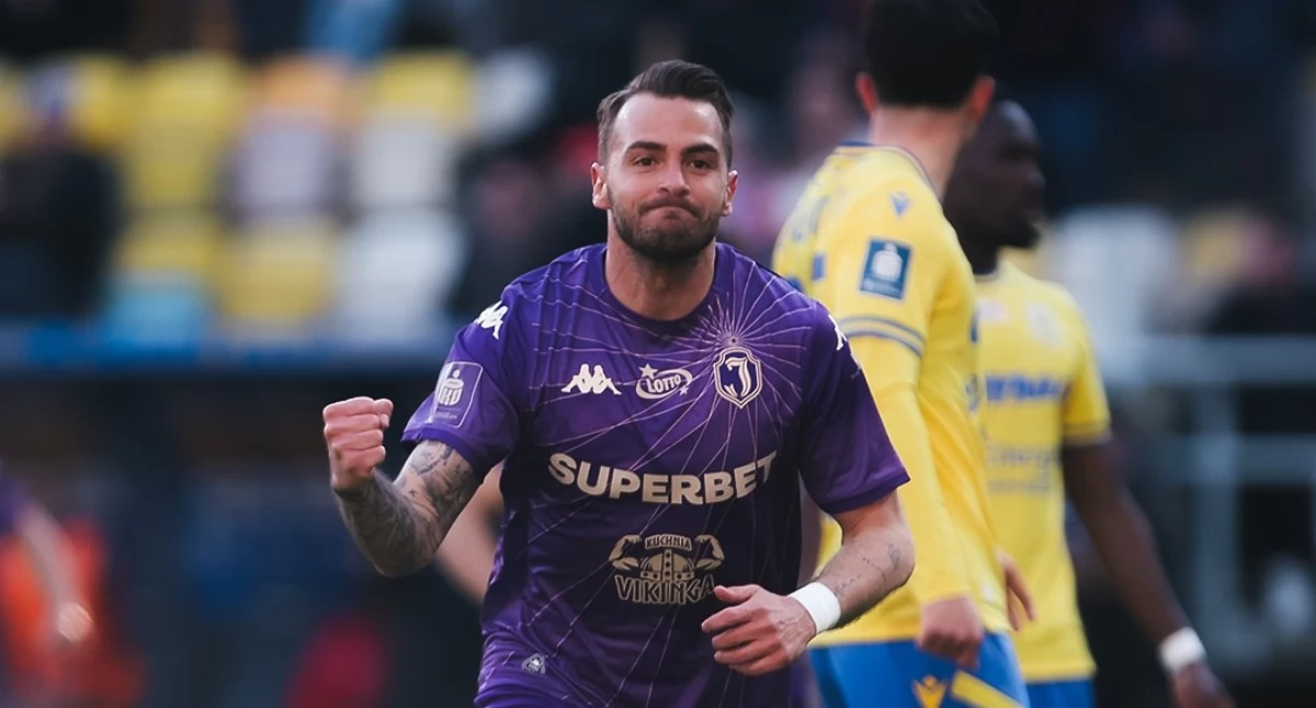 Jagiellonia, Przełamanie morzem Jagiellonia zdobywa twierdzę Gdynia Jesus show! - zdjęcie, fotografia