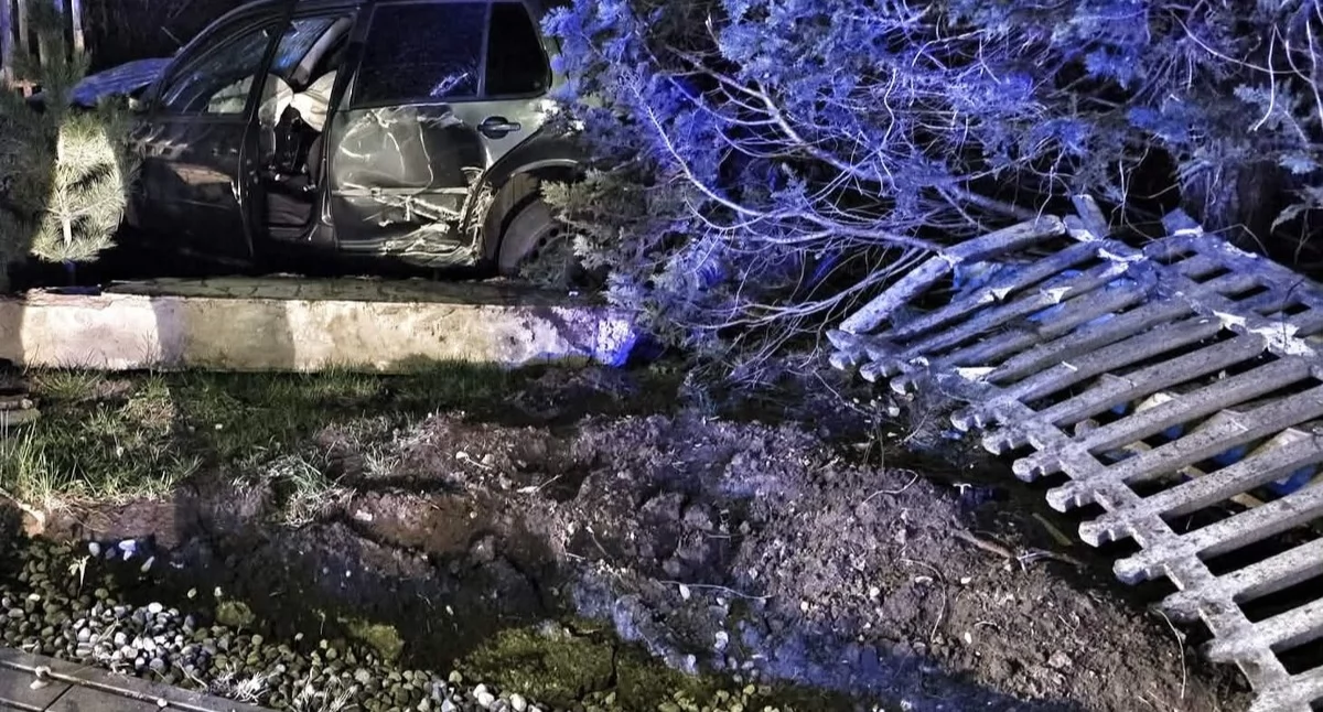 Wypadki, Pijany uciekinier Grajewa rozbił płocie Miał ponad promila - zdjęcie, fotografia