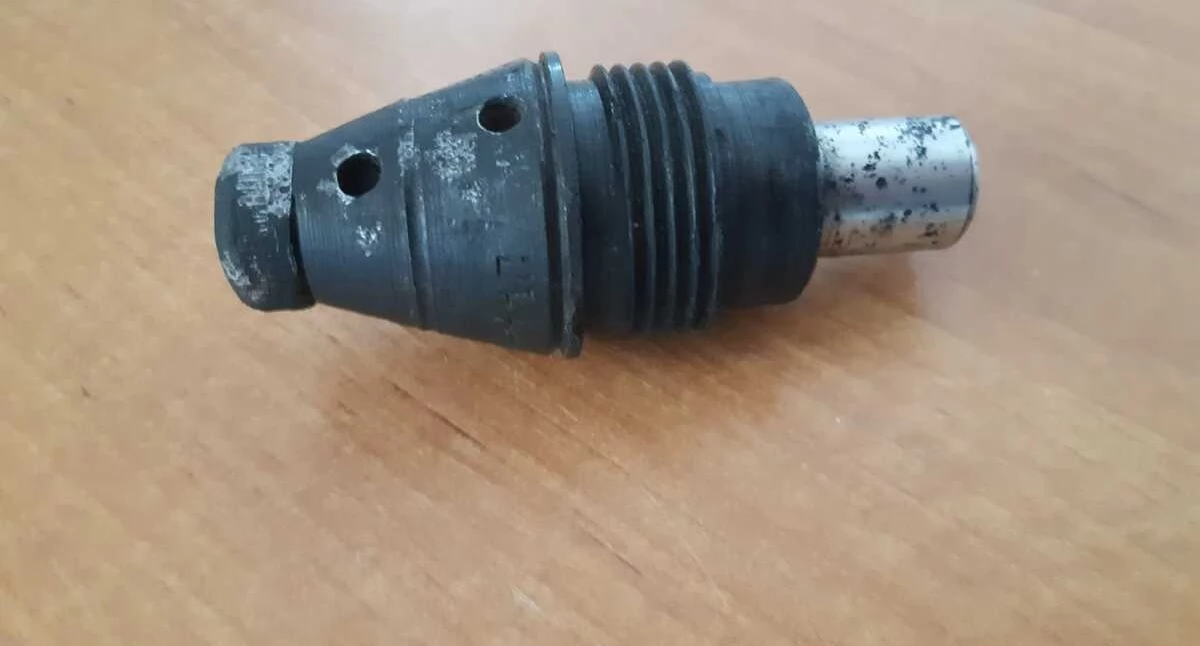 Kryminalne, Pijany latek przyniósł pocisk komendę! Wcześniej czyścił - zdjęcie, fotografia