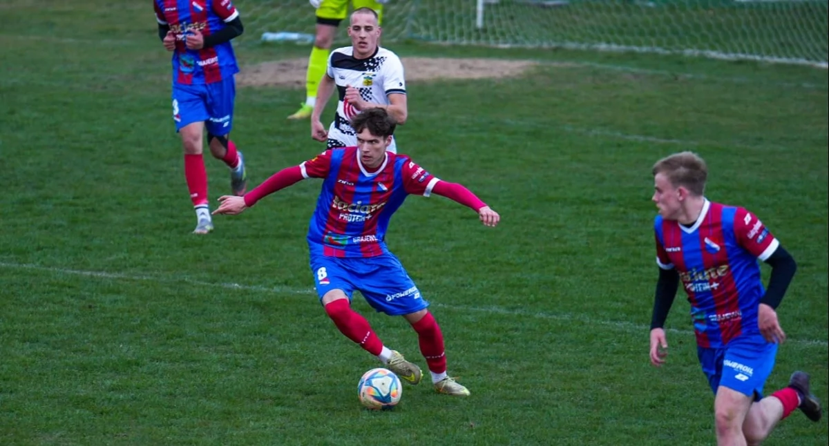 Piłka nożna, Futbolowa majówka czyli dzieje podlaskich boiskach Komplet wyników strzelcy kartki sędziowie! - zdjęcie, fotografia