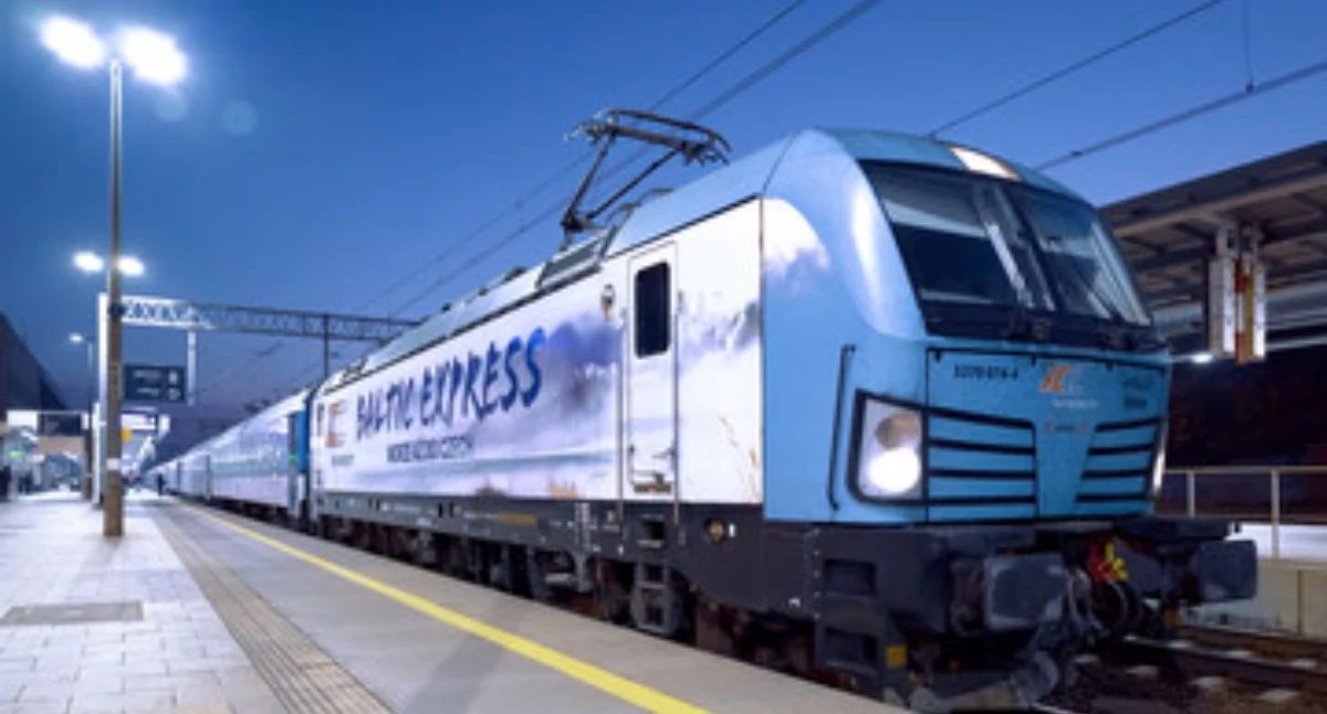 Transport, Kolej wraca latach POLREGIO Łomży odpala letnie - zdjęcie, fotografia