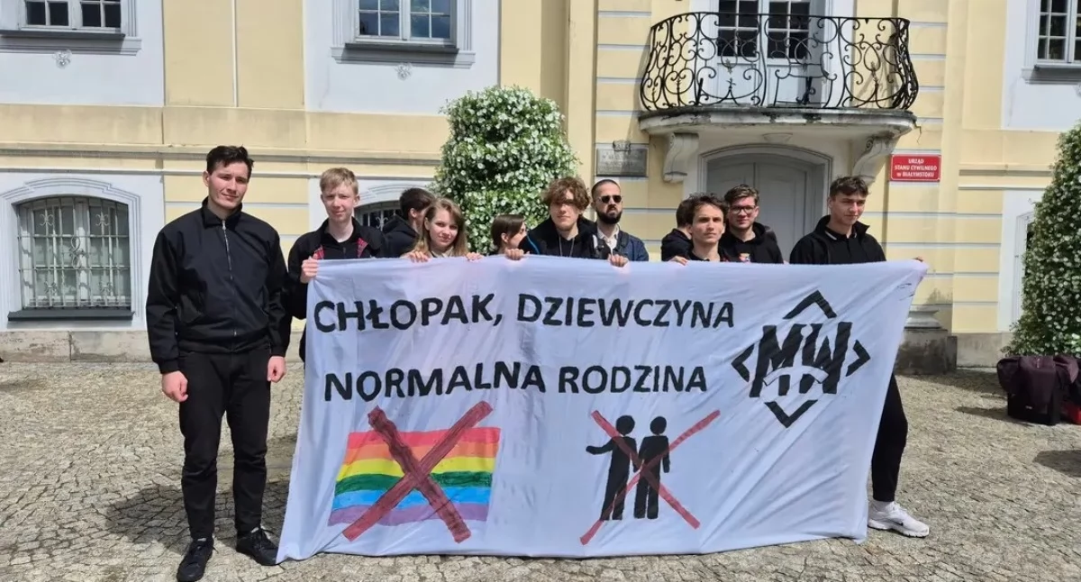 Polityka w regionie, Narodowcy protestują przeciwko rejestracji małżeństw jednopłciowych Białostocki magistrat zgłasza taką gotowość - zdjęcie, fotografia