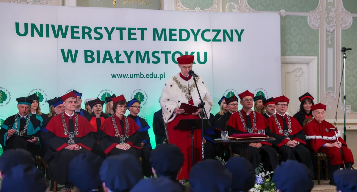 Edukacja, Wielkie święto Deszcz awansów naukowych białostockiej medycynie - zdjęcie, fotografia