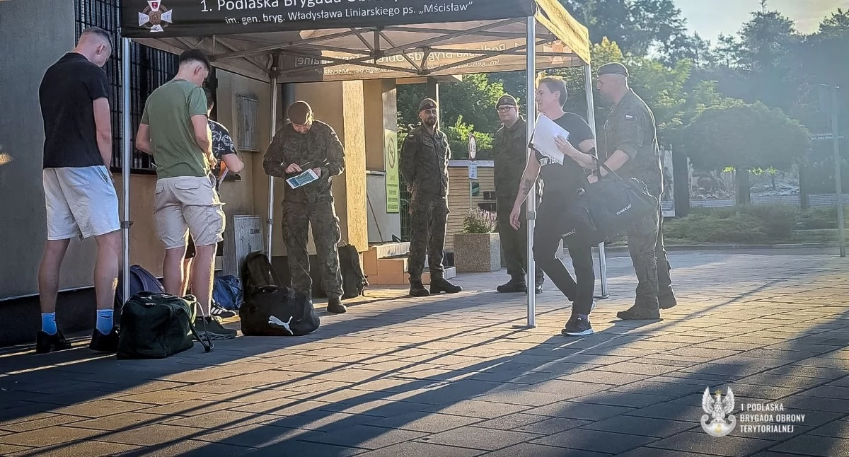 Styl życia, Zamiast plaży wybrali poligon! Ponad ochotników Podlasia ruszyło Wakacje - zdjęcie, fotografia