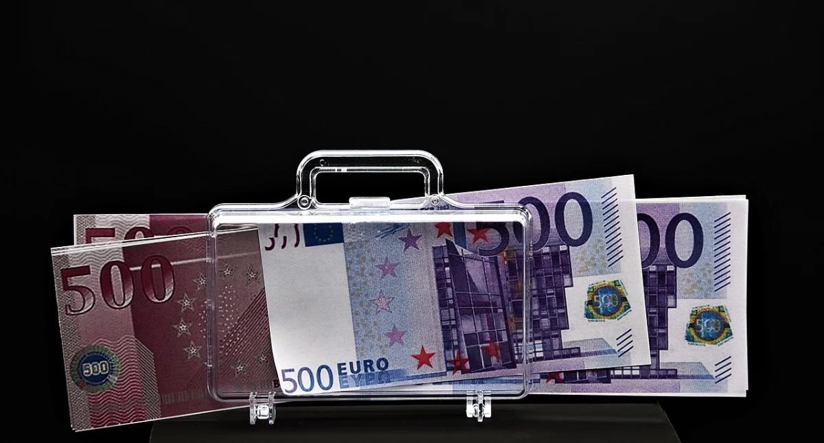 Finanse , Polacy uciekają pętli zadłużenia! dają powód optymizmu - zdjęcie, fotografia