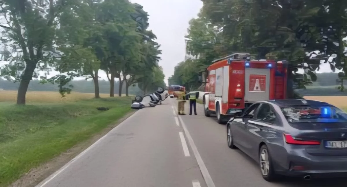 Wypadki, Koszmarny poranek Kolnem! Czołowe zderzenie busem sześć osób szpitalu! - zdjęcie, fotografia