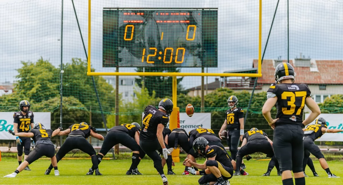 Pozostałe , Tylko minuty wielkiego finału Lowlanders! Horror dogrywkami Ząbkach! - zdjęcie, fotografia