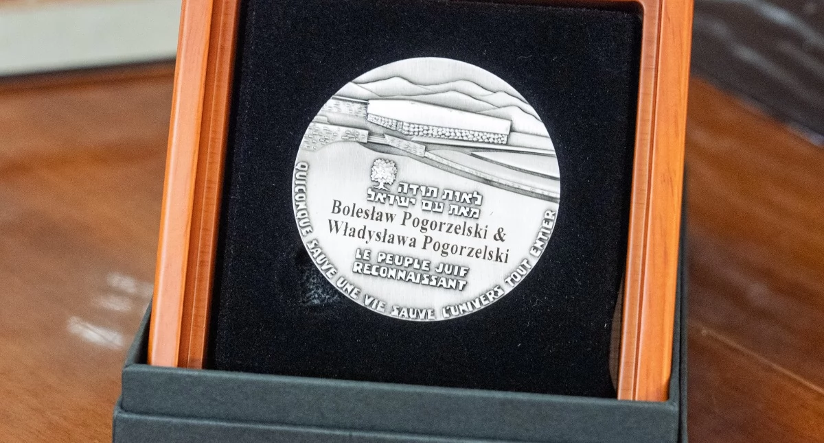 Paryżanie i Rostołty: medale Yad Vashem