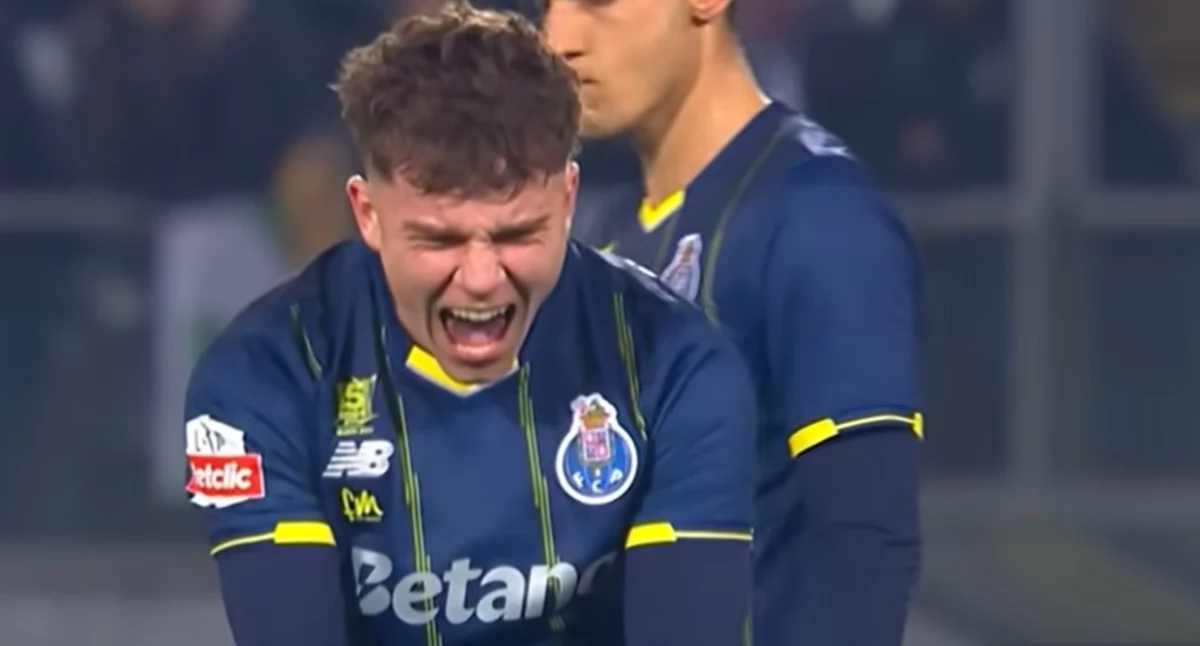 Oskar Pietuszewski z kolejnym trofeum, choć... mecz spędził na ławce .
