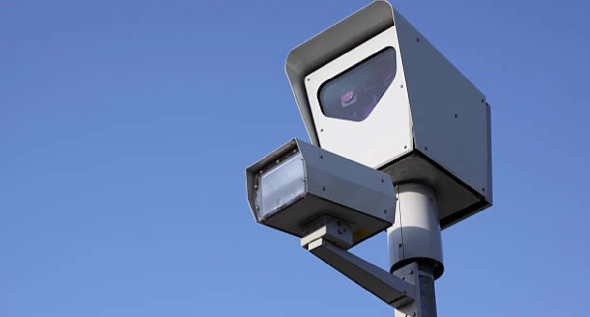 Rewolucja w fotoradarach uderzy w kierowców! Koniec z unikaniem mandatów