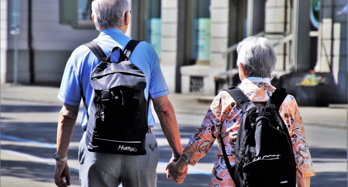 Dojrzały wypoczynek: seniorzy wydłużają sezon turystyczny