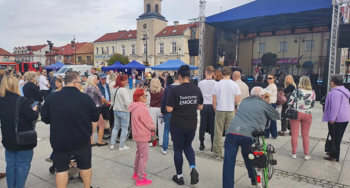 Stary Rynek w Łomży tętnił życiem. Rodzinny Piknik Osiedlowy zgromadził tłumy