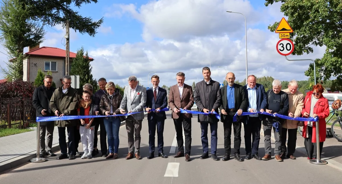 Mieszkańcy Ciasnego, Ogrodniczek i Karakuli zyskali nową drogę, chodnik i ścieżkę rowerową