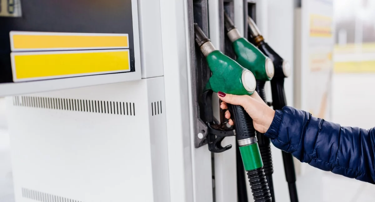 Ceny paliwa na Podlasiu powala: diesel dobija do 10 zł. Rząd dalej zwleka